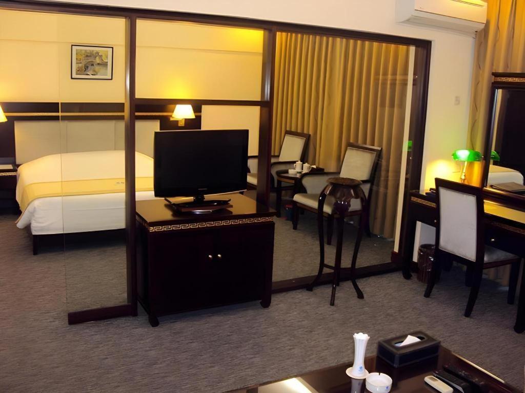 Huu Nghi Hotel Hai Phong Exteriör bild